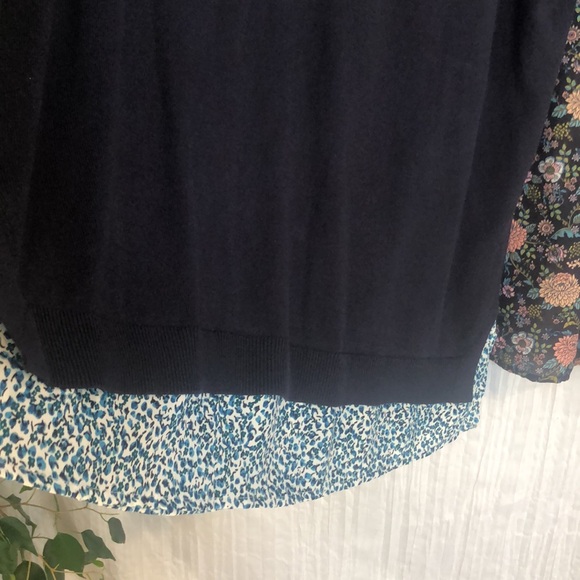 LOFT Size LP lot 2 blouses-navy sweater w/ floral hanging shirt & floral blouse - Picture 4 of 13